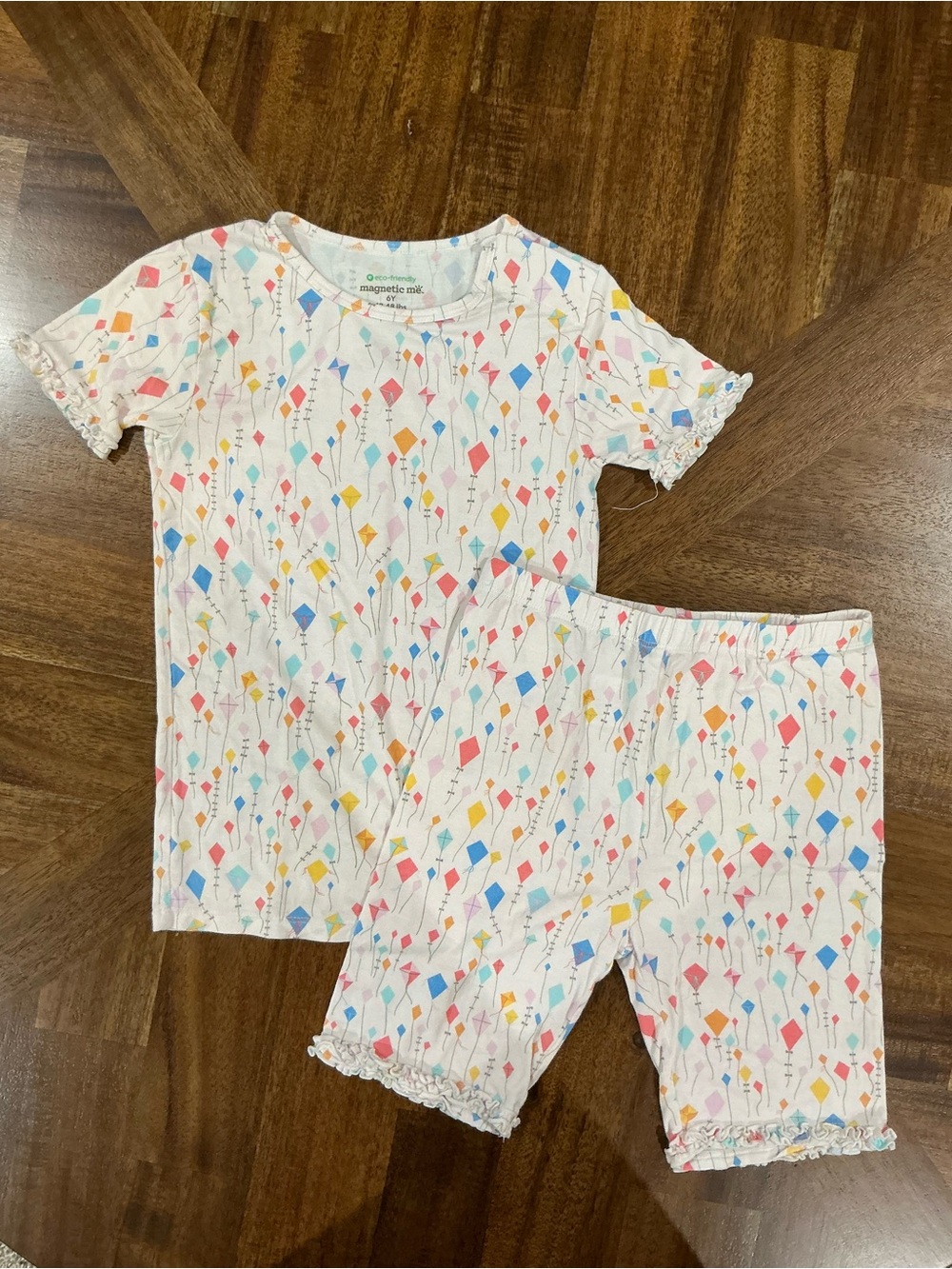Magnetic Me Size 6 White Multicolor Kite-Print Pajama Set